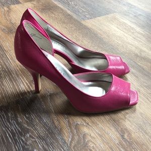 *NWOT* women’s high heels